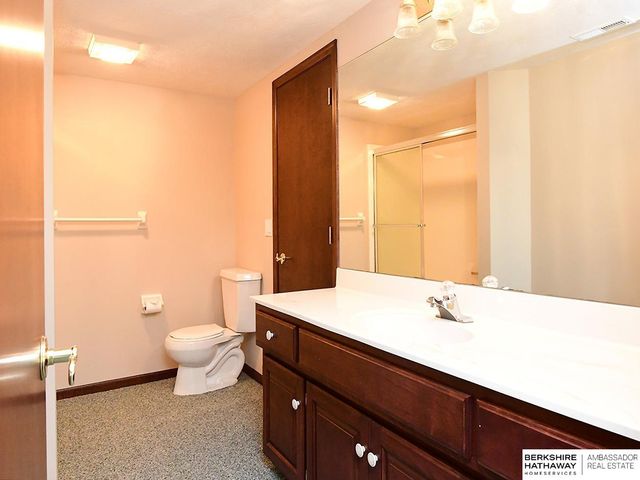 710 Bailey Drive, Papillion, NE 68046