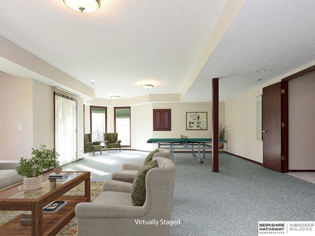 710 Bailey Drive, Papillion, NE 68046