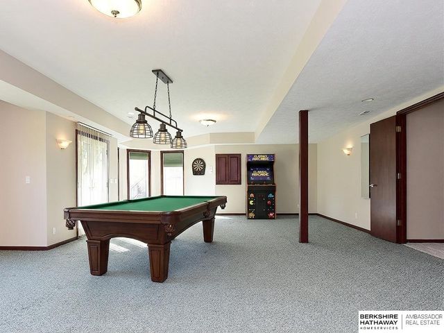 710 Bailey Drive, Papillion, NE 68046