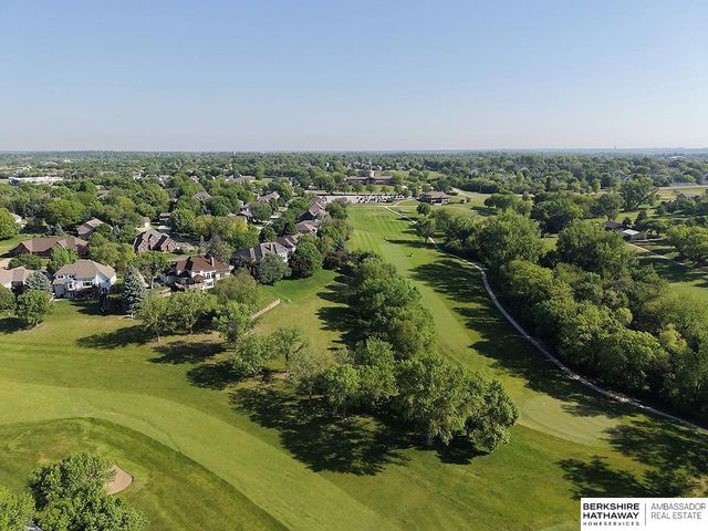 710 Bailey Drive, Papillion, NE 68046