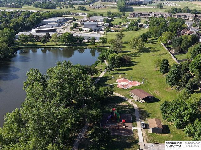 710 Bailey Drive, Papillion, NE 68046