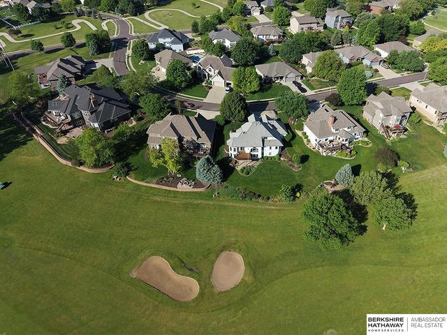 710 Bailey Drive, Papillion, NE 68046