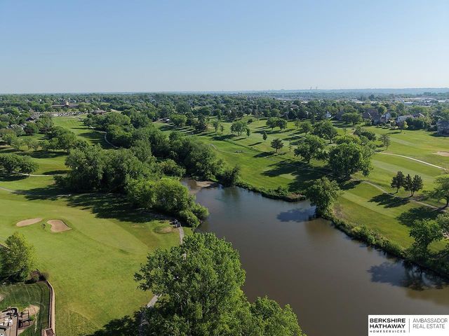 710 Bailey Drive, Papillion, NE 68046