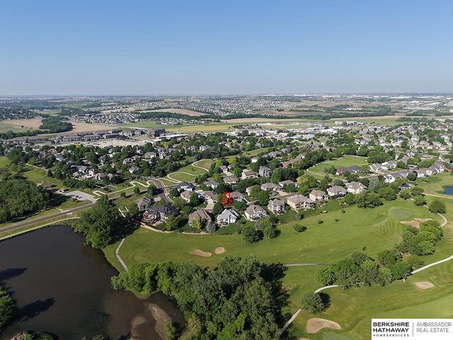 710 Bailey Drive, Papillion, NE 68046