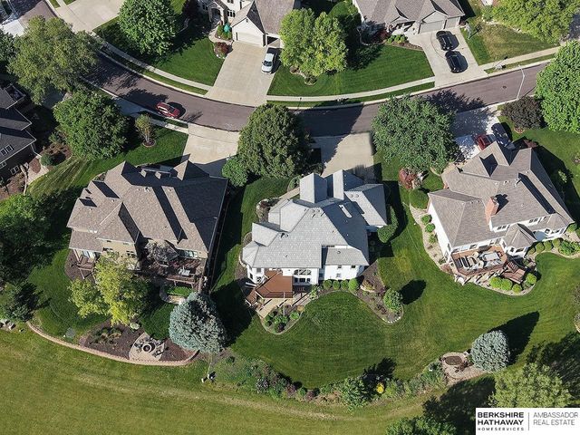 710 Bailey Drive, Papillion, NE 68046