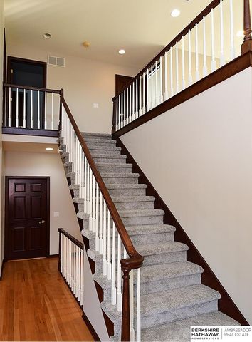 710 Bailey Drive, Papillion, NE 68046