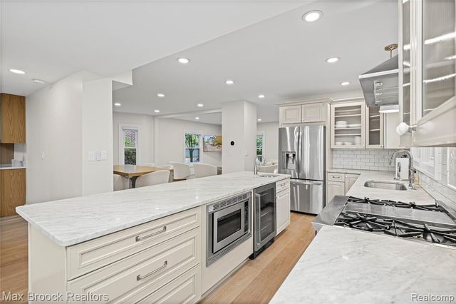 967 Ann Street, Birmingham, MI 48009