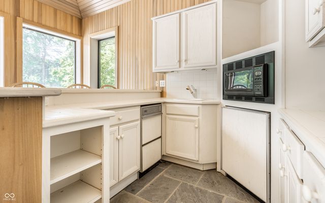 14300 Oakbrook Court, Carmel, IN 46033