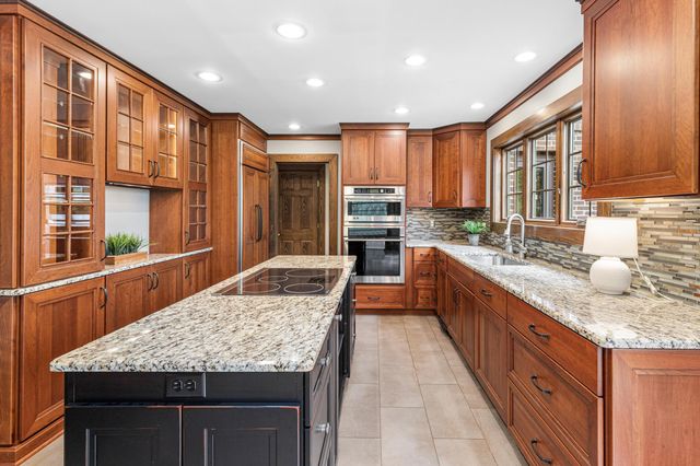 3 Meadow Lane, Dellwood, MN 55110