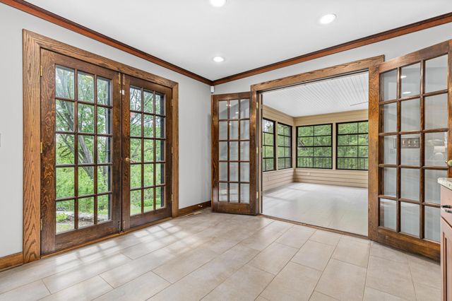 3 Meadow Lane, Dellwood, MN 55110