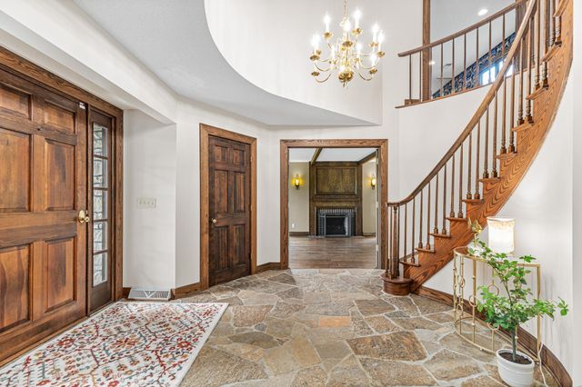 3 Meadow Lane, Dellwood, MN 55110