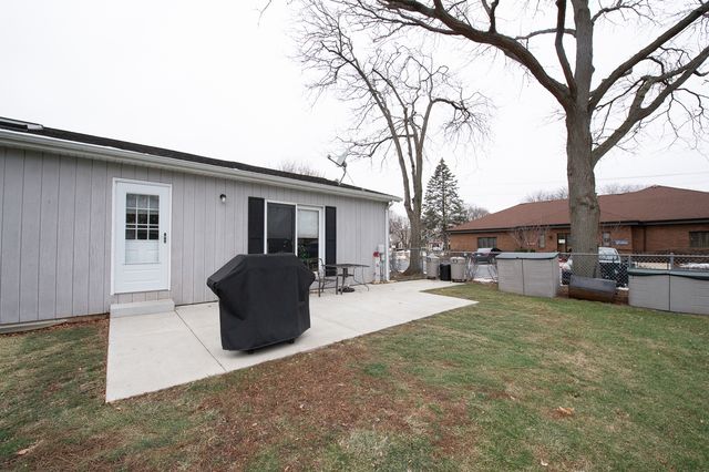 17 N Weston Avenue, Elgin, IL 60123