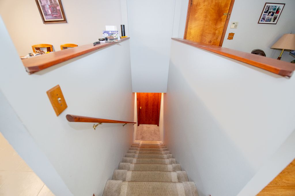 Image 14 of property listing at 17 N Weston Avenue, Elgin, IL 60123