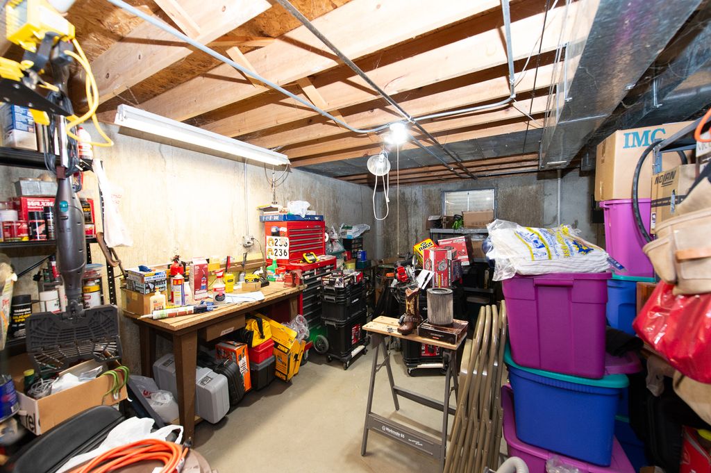 Image 16 of property listing at 17 N Weston Avenue, Elgin, IL 60123