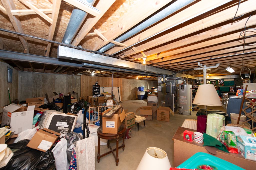 Image 17 of property listing at 17 N Weston Avenue, Elgin, IL 60123