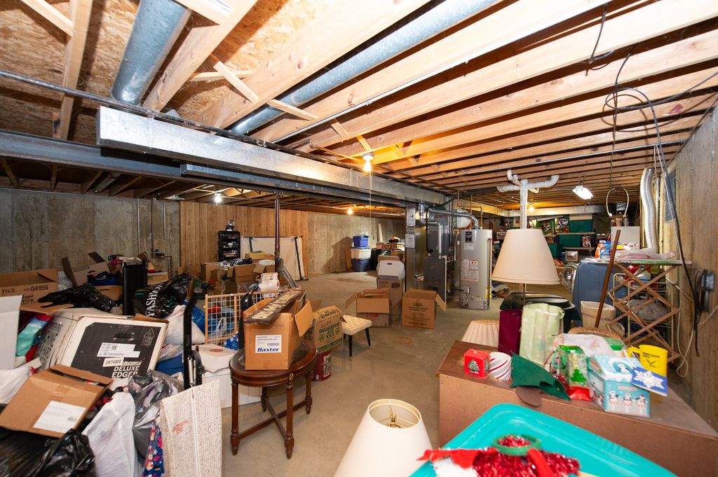 Image 18 of property listing at 17 N Weston Avenue, Elgin, IL 60123