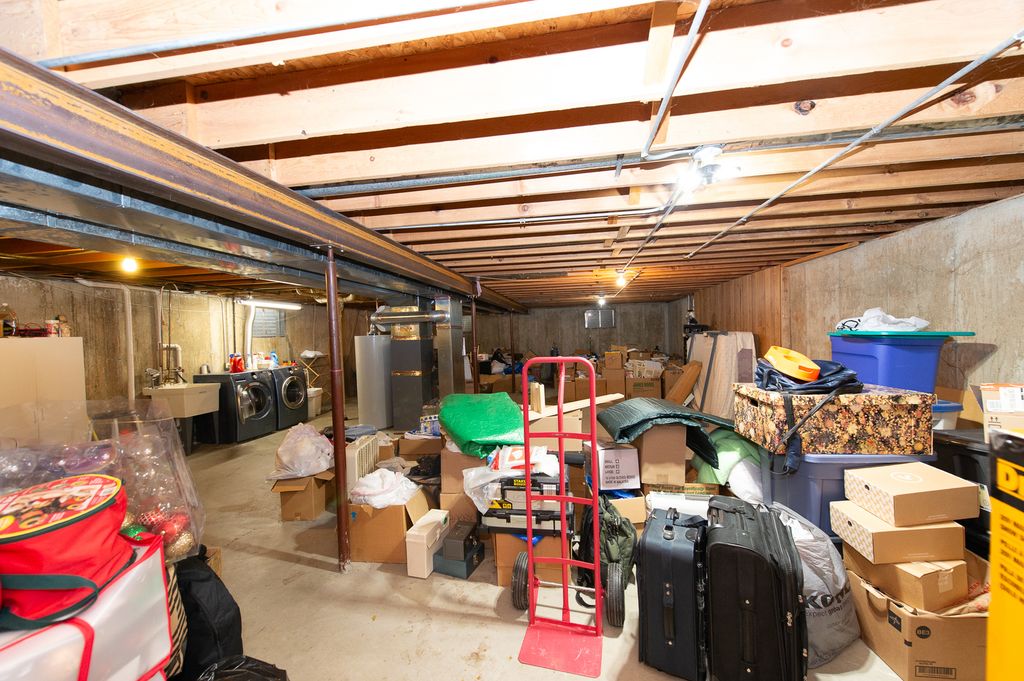 Image 19 of property listing at 17 N Weston Avenue, Elgin, IL 60123