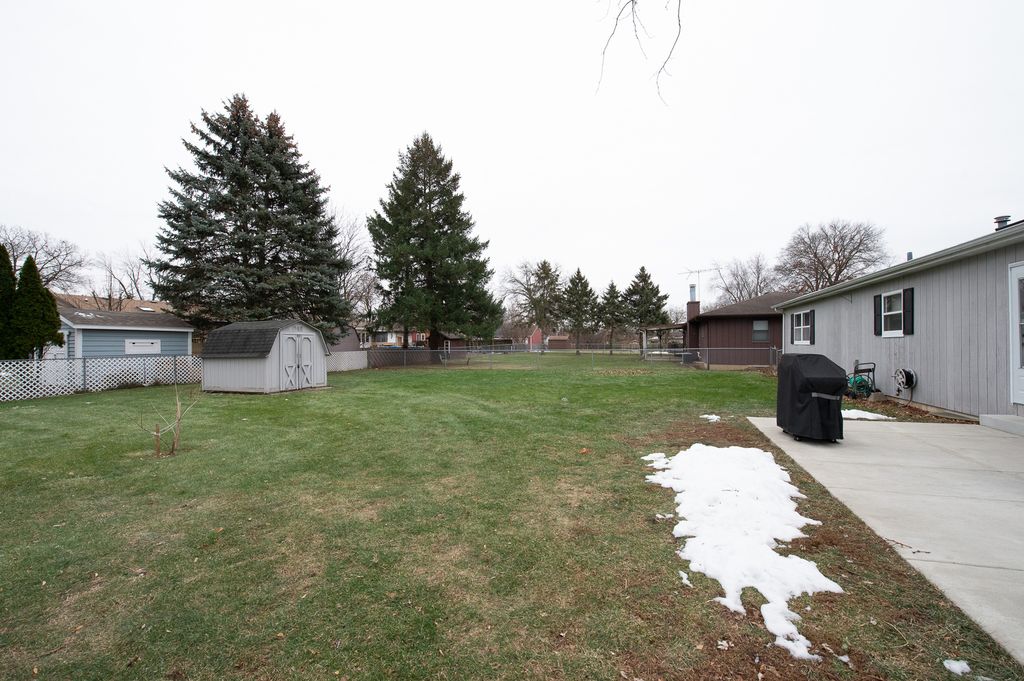Image 26 of property listing at 17 N Weston Avenue, Elgin, IL 60123