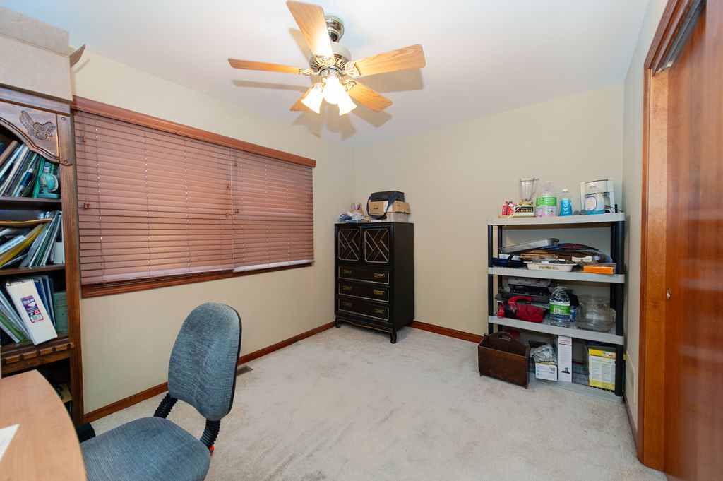 Image 6 of property listing at 17 N Weston Avenue, Elgin, IL 60123