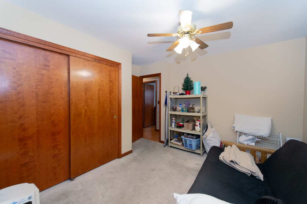 Image 7 of property listing at 17 N Weston Avenue, Elgin, IL 60123