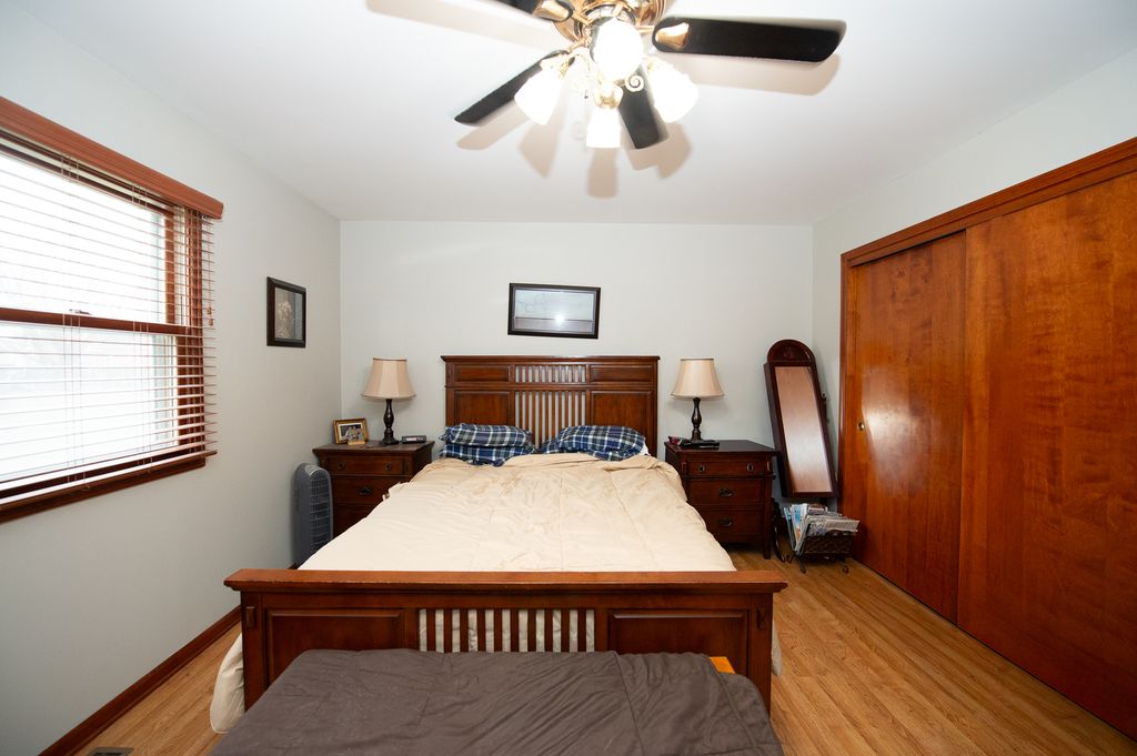 Image 9 of property listing at 17 N Weston Avenue, Elgin, IL 60123