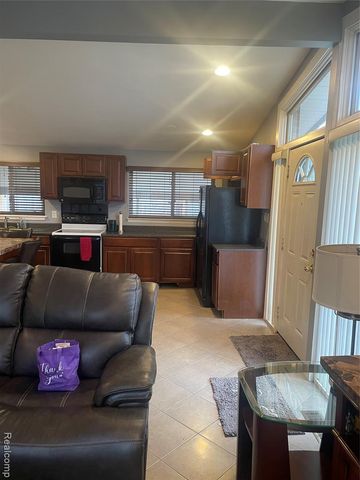 29561 Fairfax Street, Southfield, MI 48076