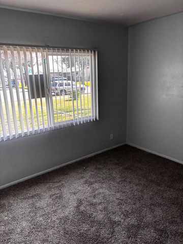 1353 N Adler Avenue, Fresno, CA 93727