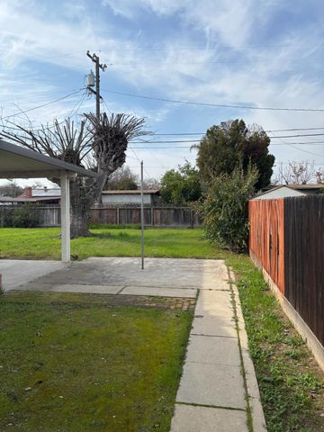 1353 N Adler Avenue, Fresno, CA 93727
