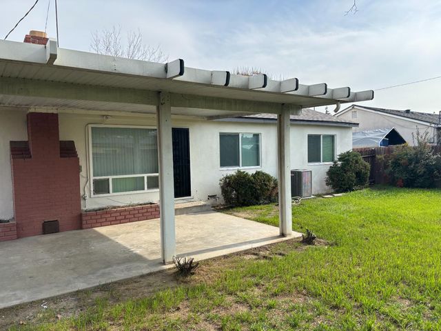 1353 N Adler Avenue, Fresno, CA 93727