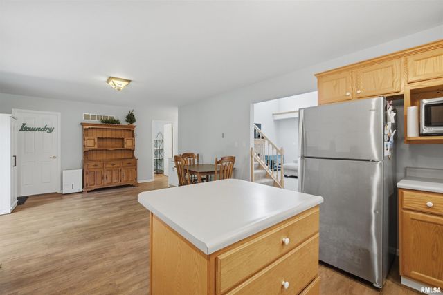 611 WOODLAND KNOLLS Road, Metamora, IL 61548