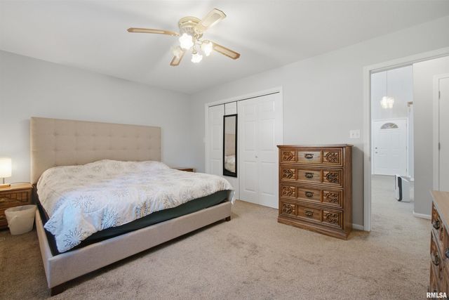 611 WOODLAND KNOLLS Road, Metamora, IL 61548