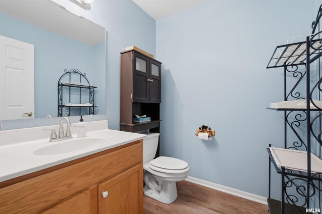 611 WOODLAND KNOLLS Road, Metamora, IL 61548