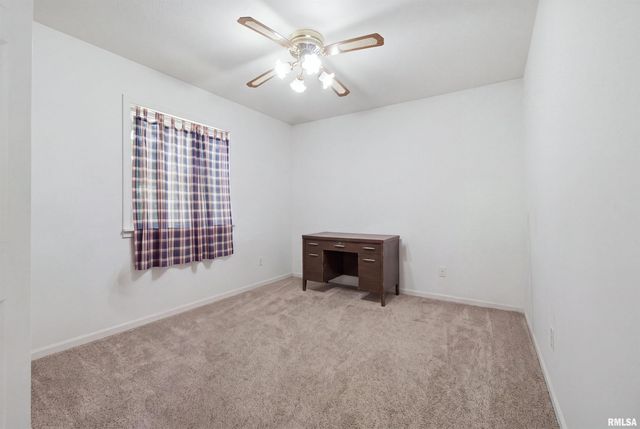 611 WOODLAND KNOLLS Road, Metamora, IL 61548
