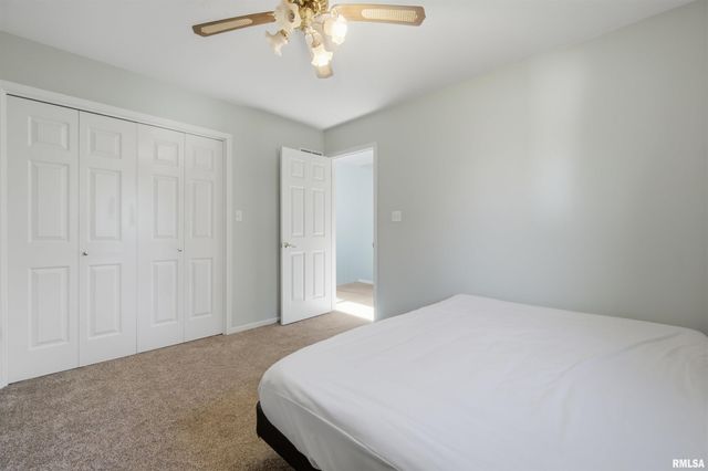 611 WOODLAND KNOLLS Road, Metamora, IL 61548