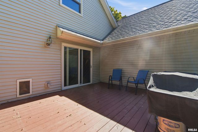 611 WOODLAND KNOLLS Road, Metamora, IL 61548