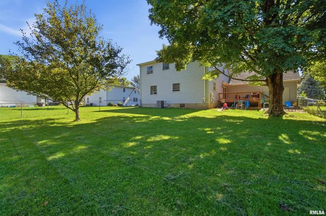 611 WOODLAND KNOLLS Road, Metamora, IL 61548