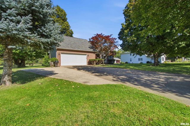 611 WOODLAND KNOLLS Road, Metamora, IL 61548