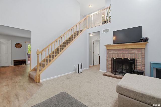 611 WOODLAND KNOLLS Road, Metamora, IL 61548
