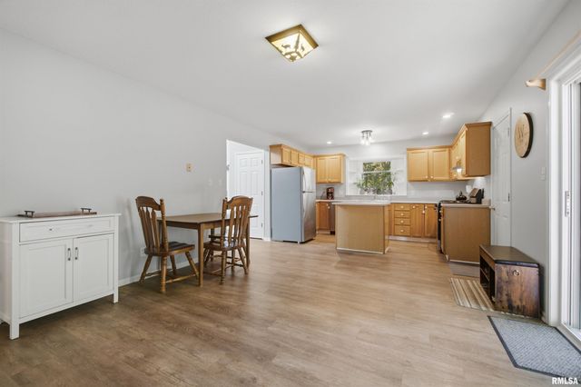 611 WOODLAND KNOLLS Road, Metamora, IL 61548