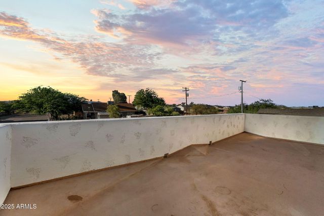 21647 W LAURA Street, Wittmann, AZ 85361