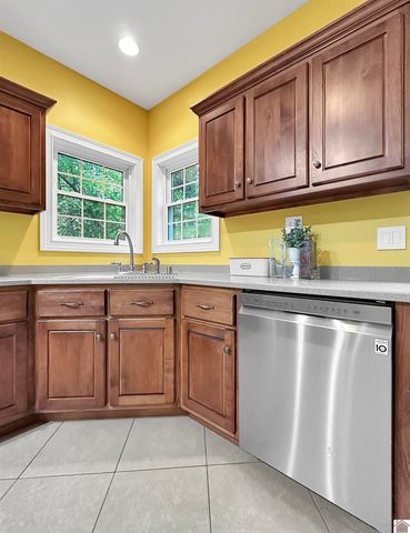 300 N 8th St, Murray, KY 42071