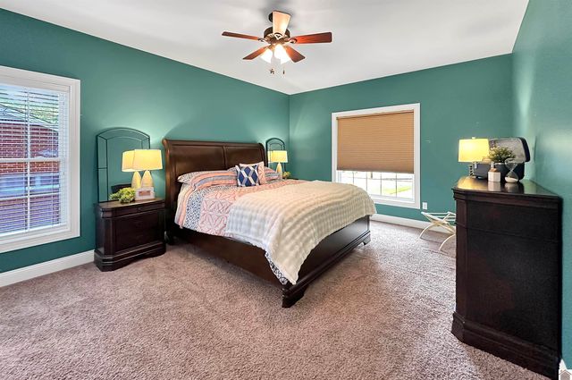 300 N 8th St, Murray, KY 42071