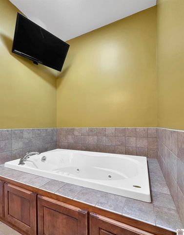 300 N 8th St, Murray, KY 42071