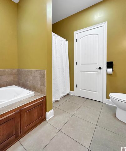 300 N 8th St, Murray, KY 42071