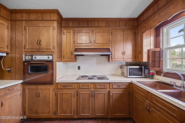 2212 Longleaf Pine Drive, Kinston, NC 28504