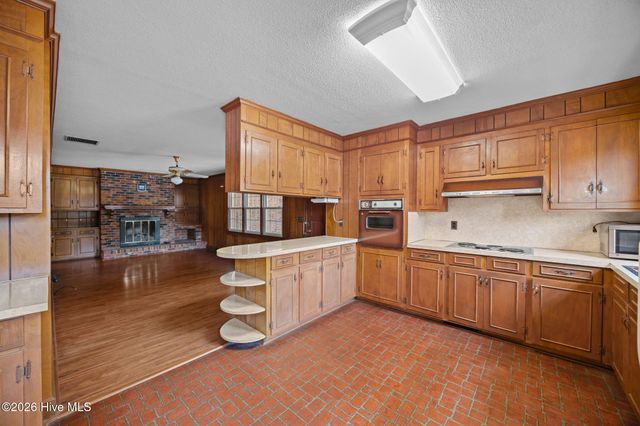 2212 Longleaf Pine Drive, Kinston, NC 28504