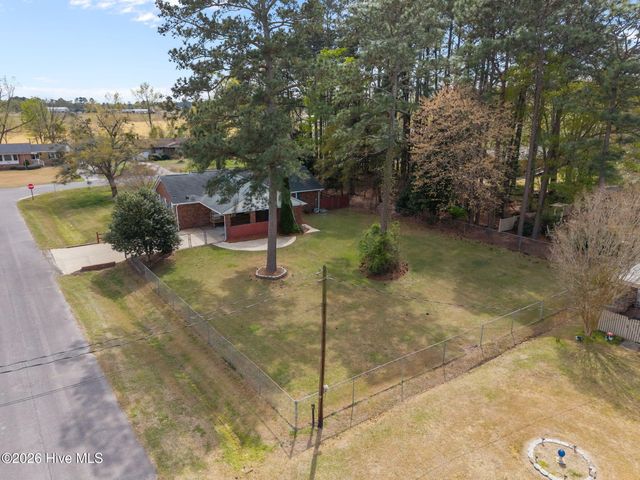 2212 Longleaf Pine Drive, Kinston, NC 28504