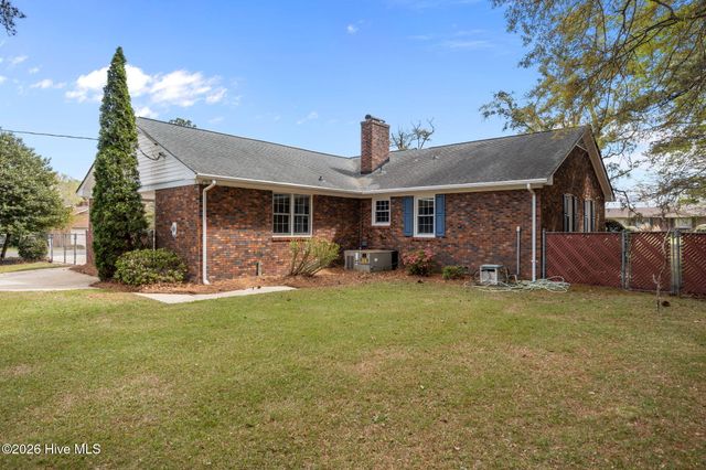 2212 Longleaf Pine Drive, Kinston, NC 28504