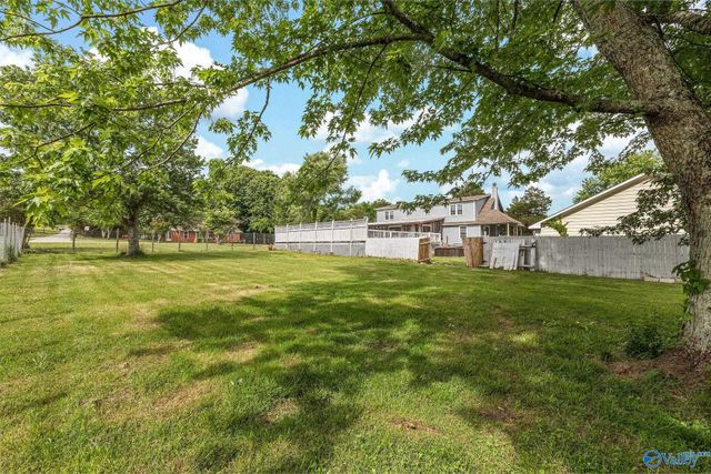 26 Rush Ln, Guntersville, AL 35976
