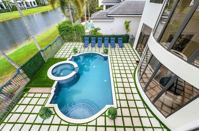 17545 Middlebrook Way, Boca Raton, FL 33496